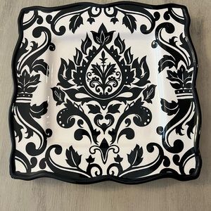 Black and white porcelain plate 9x9
